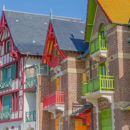 A Deux Pas Et Falaises *